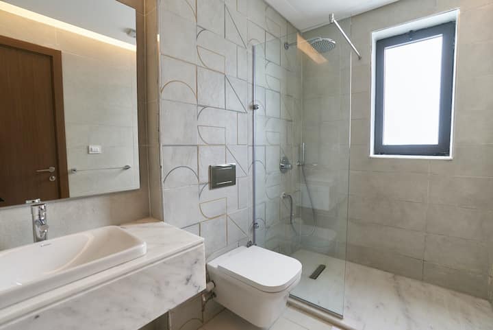 Saoirse, 3BDR+pool Lake View by Kennah — Apartment in LakeView Res., El-Nasr St., New Cairo 1, Cairo Governorate, Egypt — photo 19